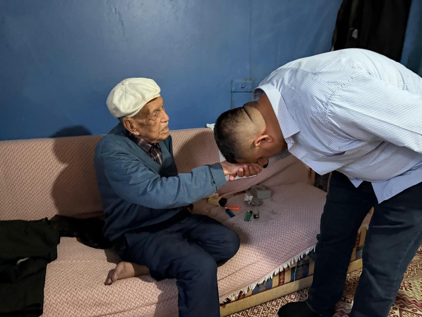 Nazilli Ulku Ocaklarindan Sehit Ailelerini Unutmadi Ellerini Optu Emanetleri Verildi Ziyareti 647769 C7196Fc0768135A34Ce5Ba50E93870D2