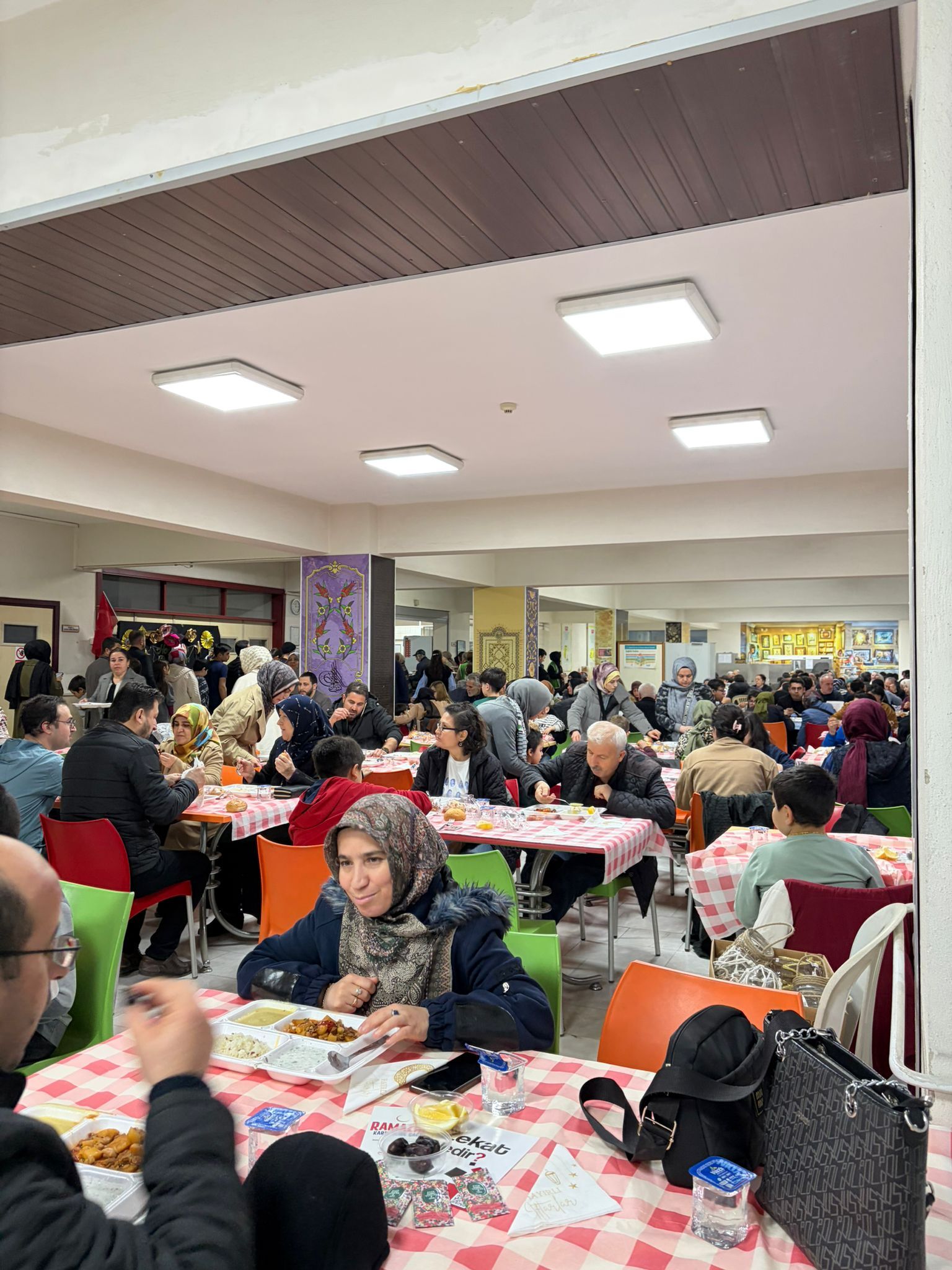 Nazillide Buyuk Aile Sofrasi Ile Ihhnin Ilk Iftari 647409 29A93796F2903A4Ed4Db554Bc2Af5E93