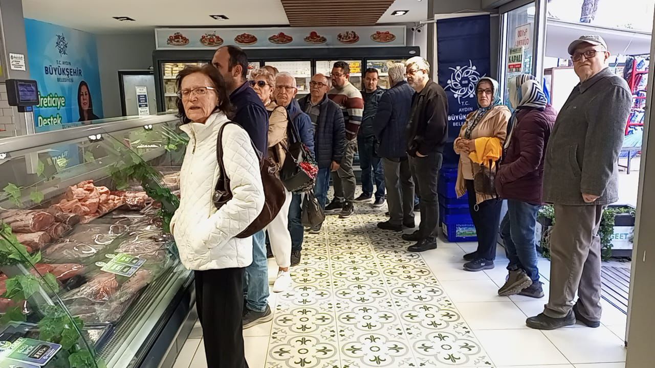 Nazillide Et Kuyrugu Vatandas Halk Ege Et Onunde Kuyruga Girdi 647141 9D3F501789499F84Ae16E78D310B1A6D