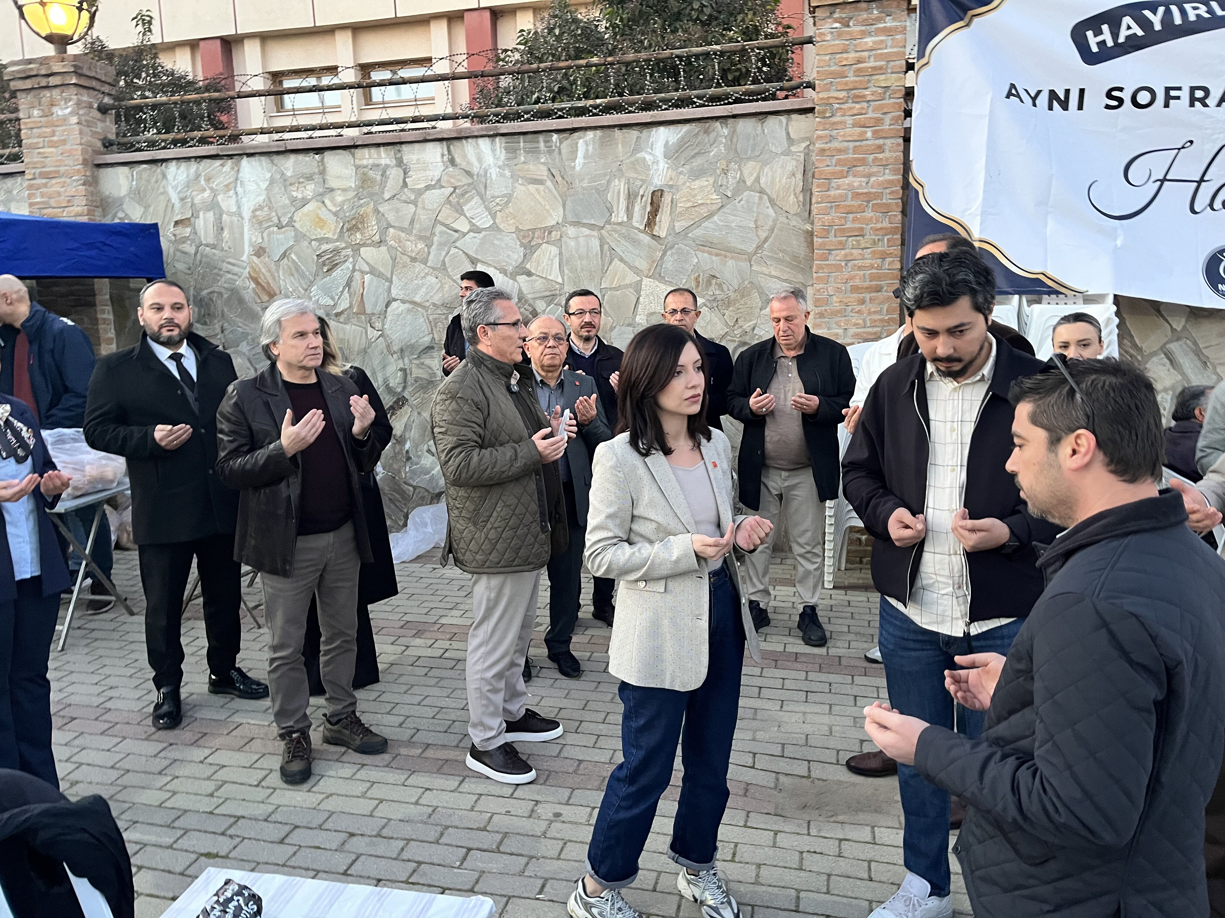 Nazillide Iftarda Chpli Belediyelerden Govde Gosterisi Birlik Beraberlik Ve Dayanisma Ornegi 645774 B1Ddb87Ac7Ce2Deaca8E2972577De1Fa