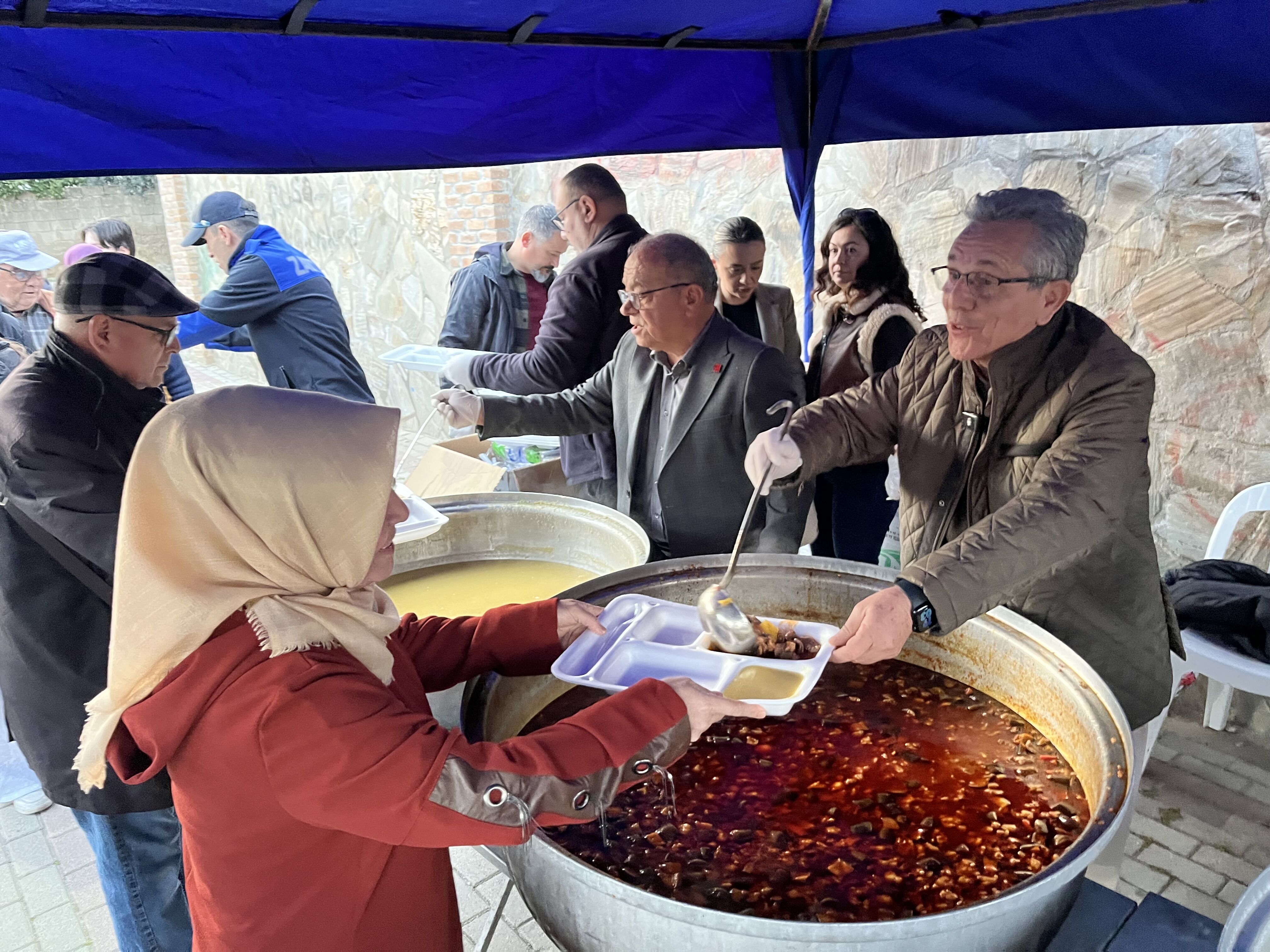 Nazillide Iftarda Chpli Belediyelerden Govde Gosterisi Birlik Beraberlik Ve Dayanisma Ornegi 645774 Dd1B0425A4A209708C13F9565C2298B8