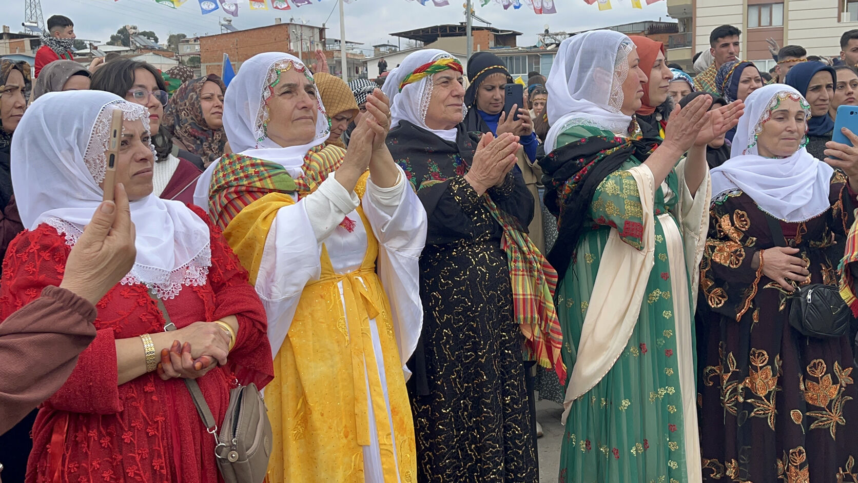 Nazillide Nevruz Coskusu Ates Yakildi Halaylar Cekildi 648926 2B06Cf1E820A48Fa132Fa5E9D849E709