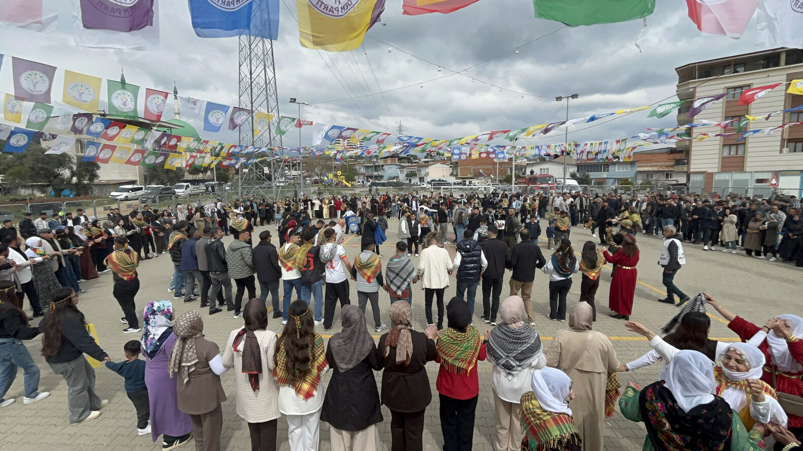 Nazillide Nevruz Coskusu Ates Yakildi Halaylar Cekildi 648926 83A95Ff8D6B3716E426178363F59Ea76