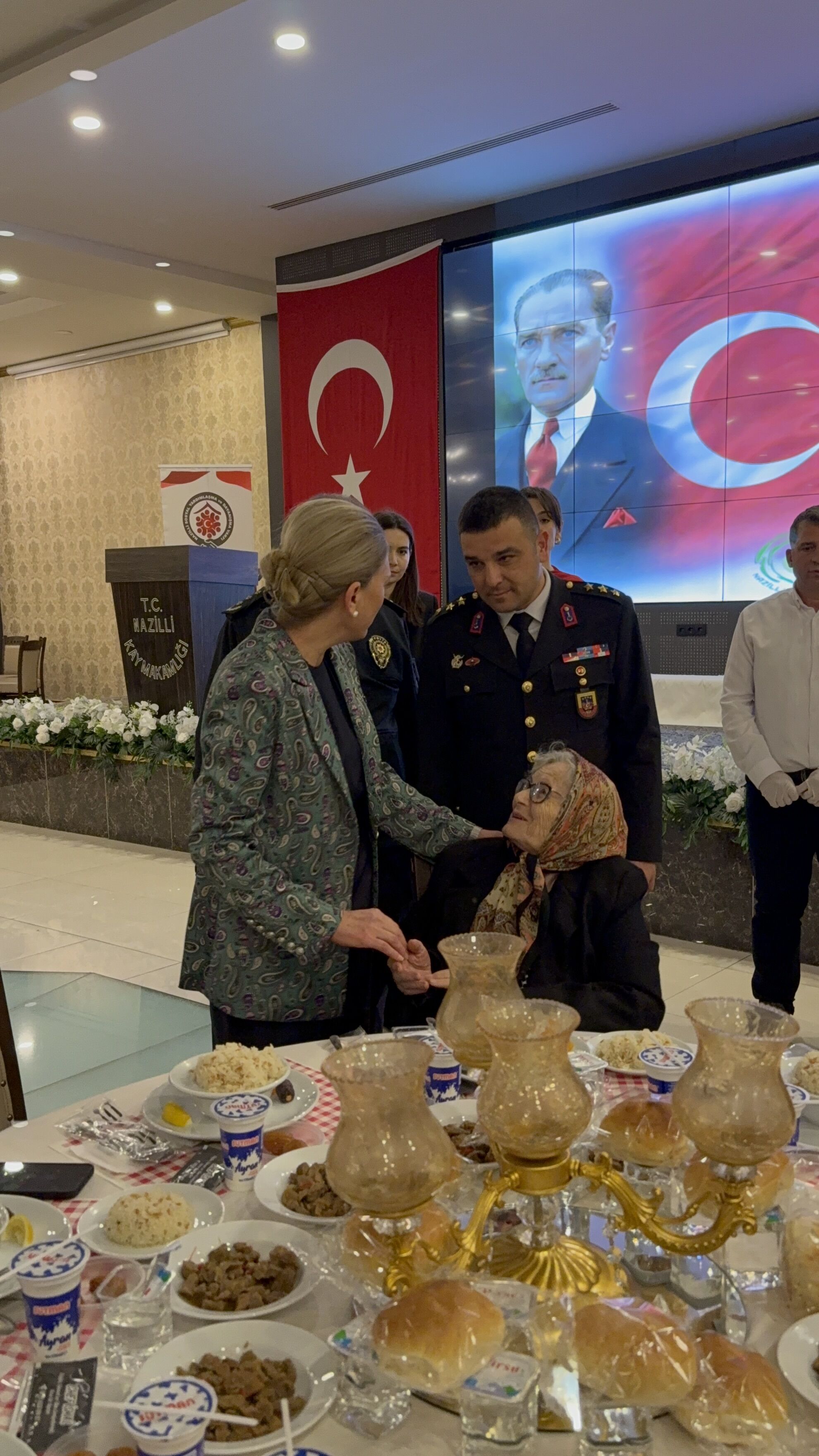 Nazillide Sehit Aileleri Ve Gaziler Ayni Sofrada Bulustu Kaymakamliktan Vefa Programi 648367 9E4F71475Cb4C105D6Db5Edc035D0A02