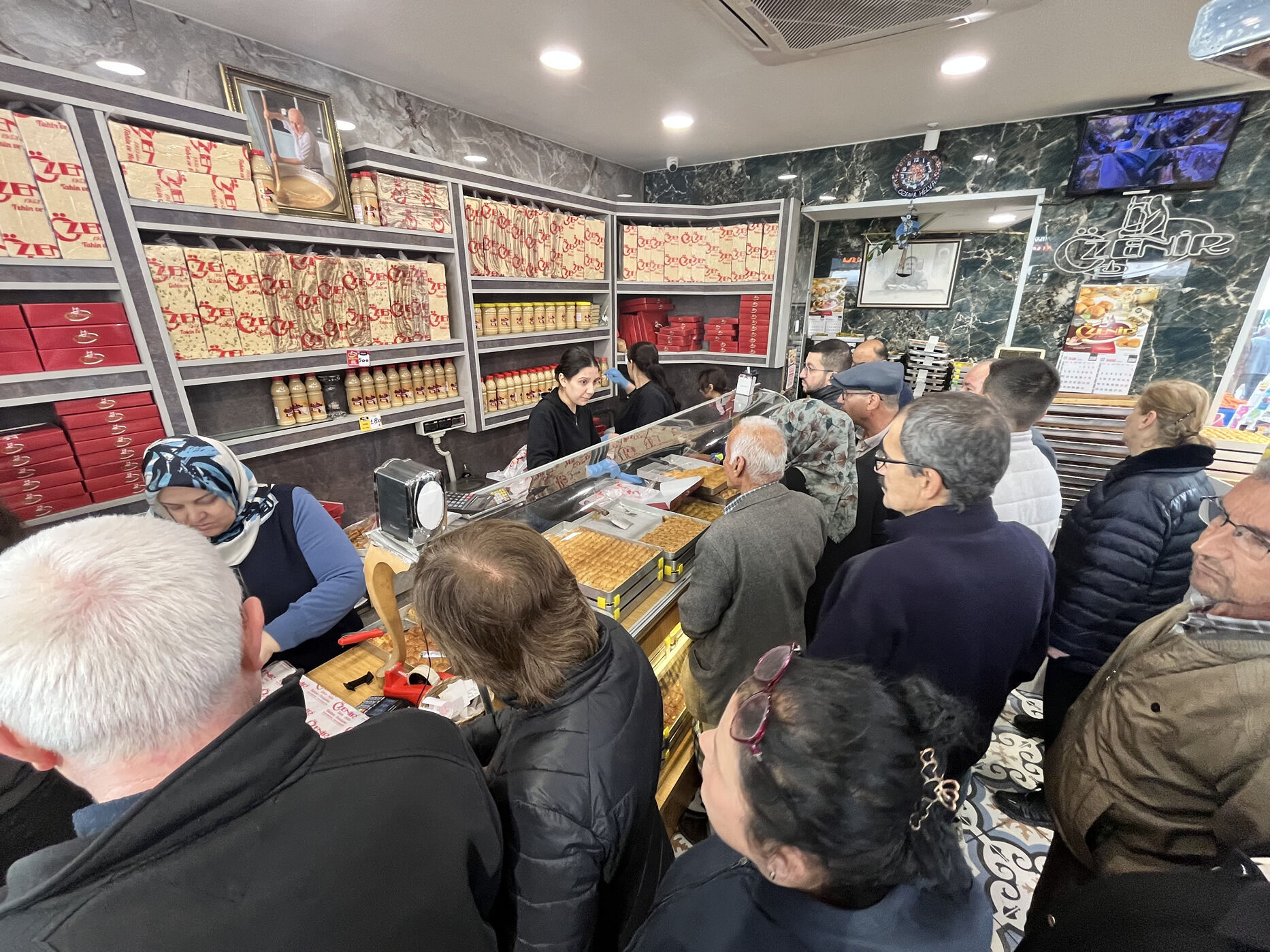 Nazillide Tatlicilara Yogun Ilgi Tepsi Tepsi Tatlilar Alici Bekledi 648592 34176Bf47E26275Eedc8Ac457F421Aac