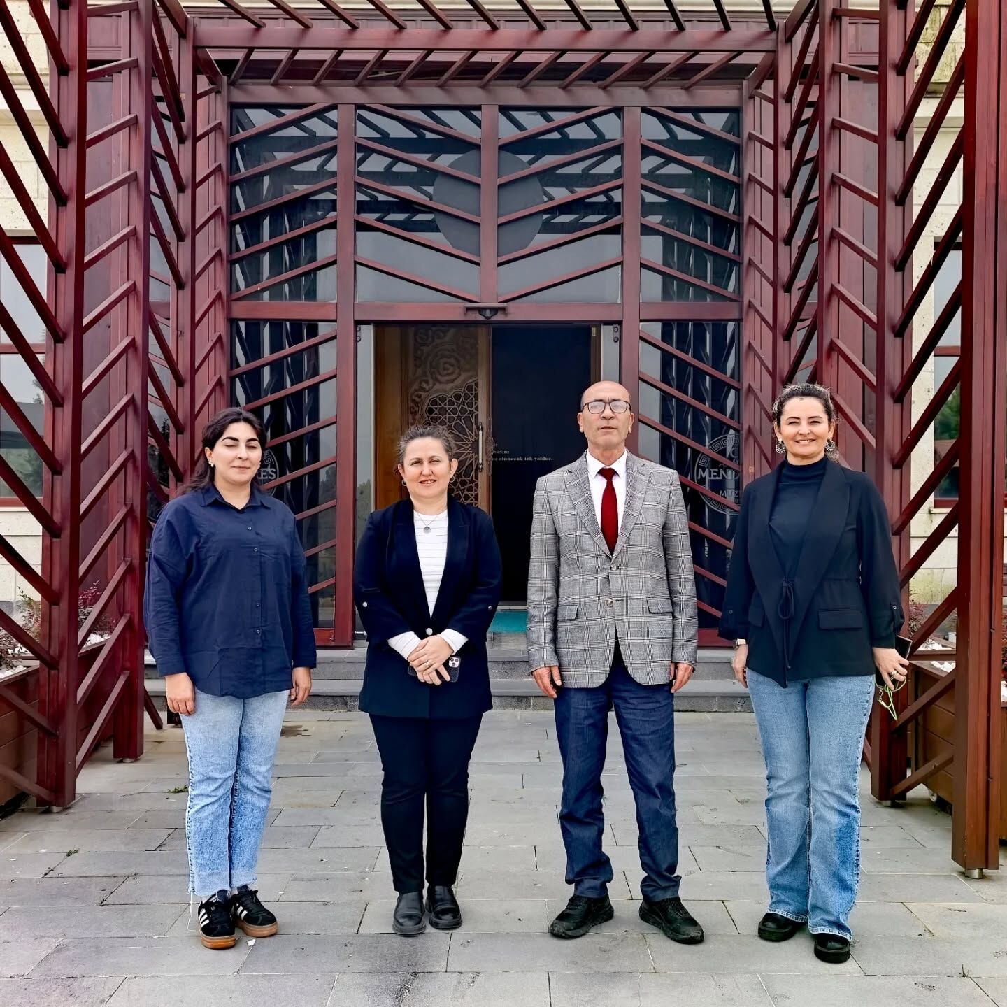 O Muze Yeniden Kapilarini Acti 648326 A4Bb15Fb341F3346Eee63Fa0Eb3B3258