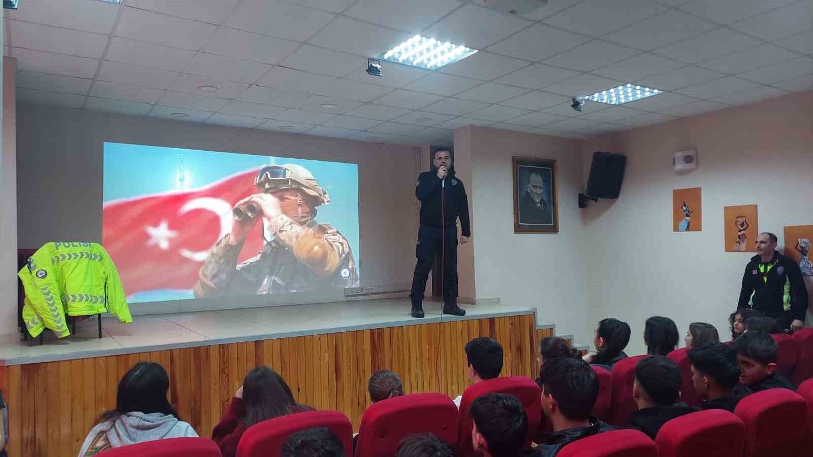 Ogrencilere Polislik Tanitildi Guvenlik Konulari Anlatildi 5284C7F7Ba74C9D929D90Bd9E52Fdbcf