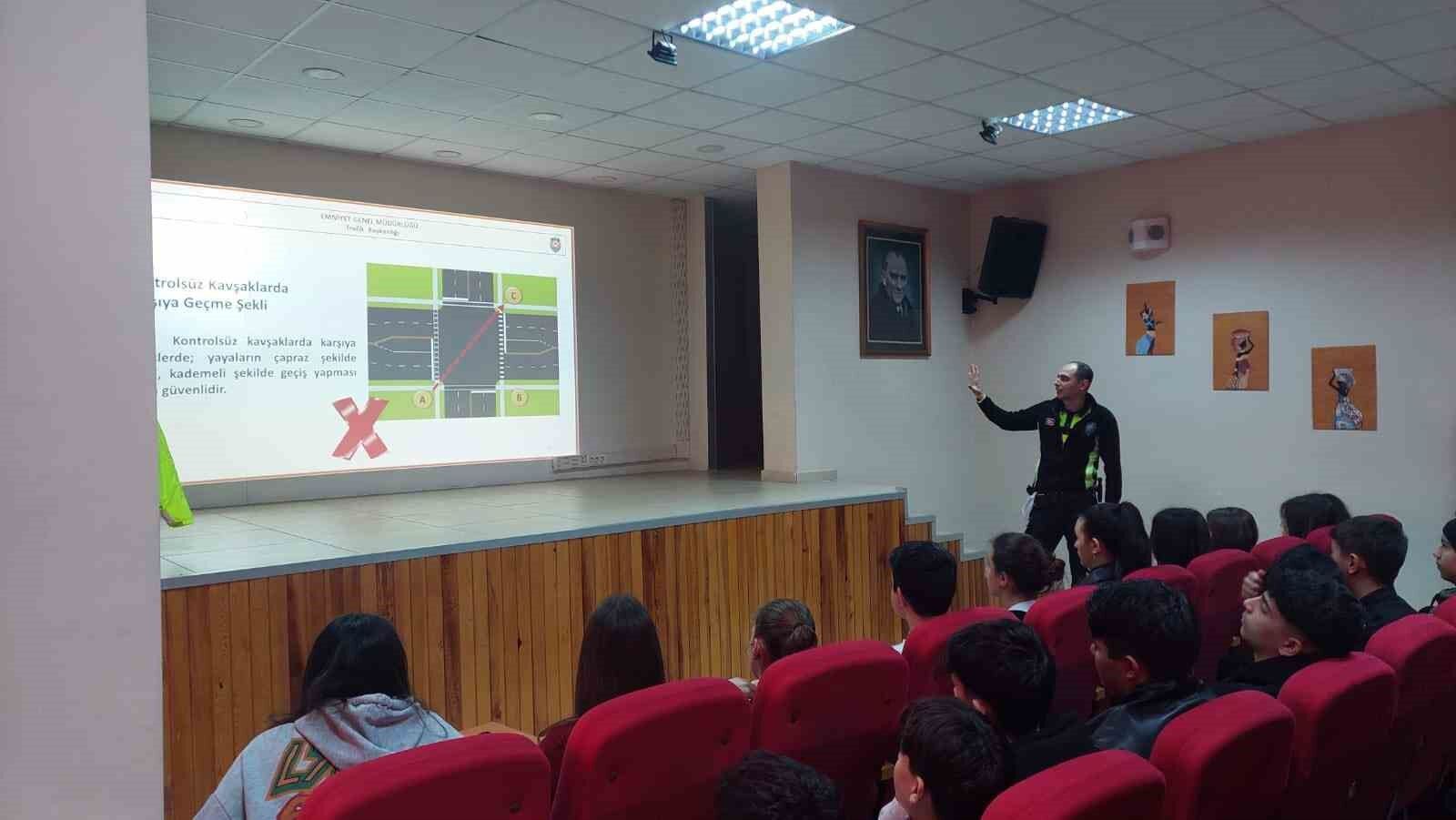 Ogrencilere Polislik Tanitildi Guvenlik Konulari Anlatildi 738E60F8Bdacb2D1490E99Aadb4Fbed5