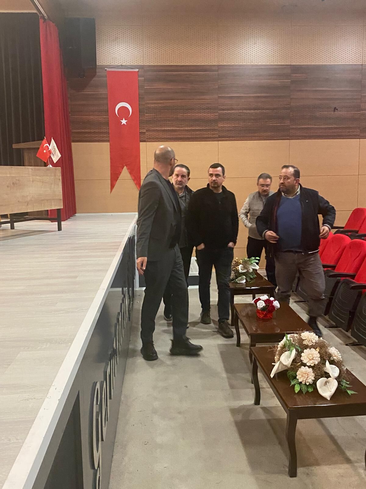 Saglik Sorununa Ragmen Gorevinin Basinda Baskan Zencirci Toplantiya Aksayarak Geldi 644172 4F45667Ba0D59618D2B117C80B7C4362