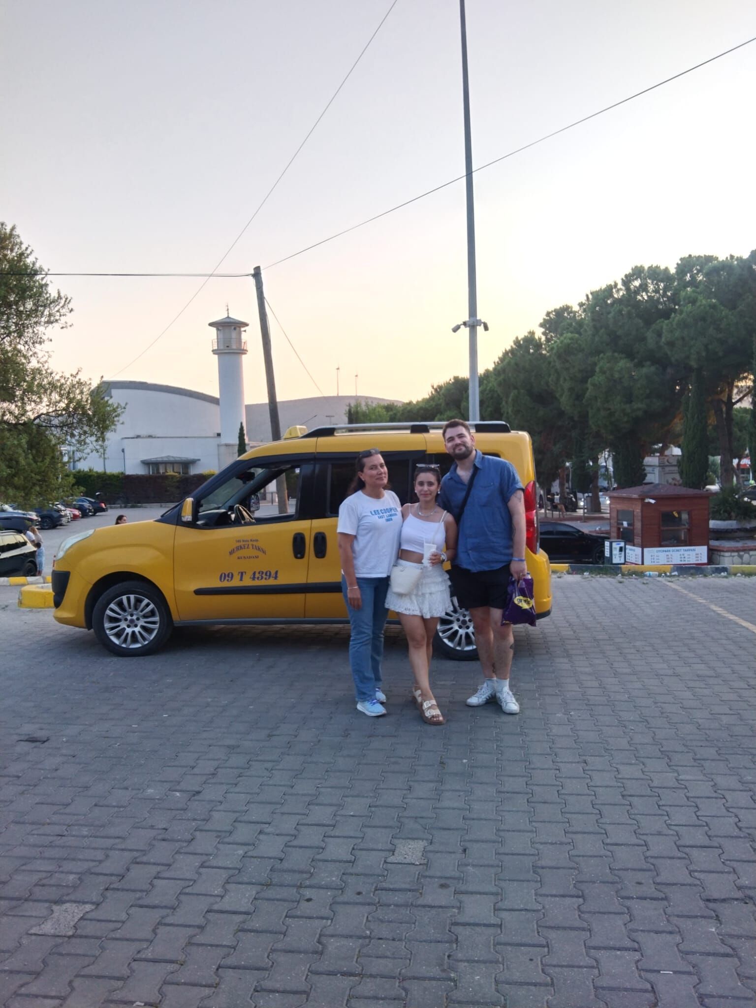 Sari Taksinin Sofor Nebahati Yollarin Tozunu Siliyor Aysel Inanli 645684 12820C6Cede8Ee355A6Be9Cba83D2430