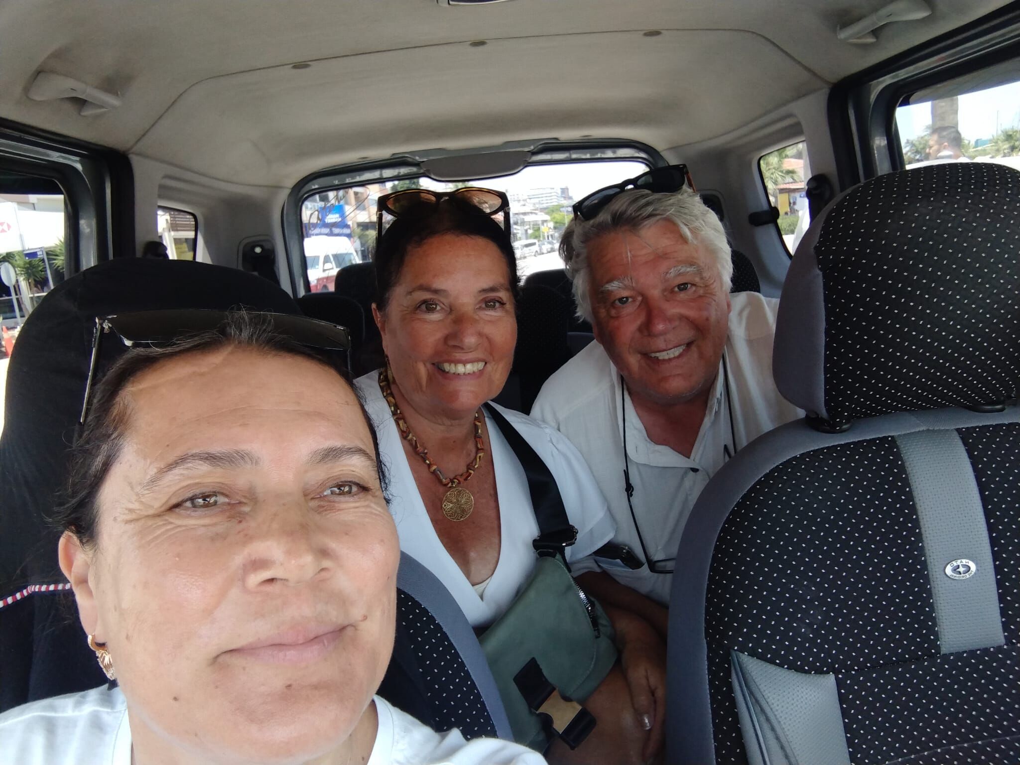 Sari Taksinin Sofor Nebahati Yollarin Tozunu Siliyor Aysel Inanli 645684 D354Cf46Ed45Dfd0651E0C7Ea007Eced