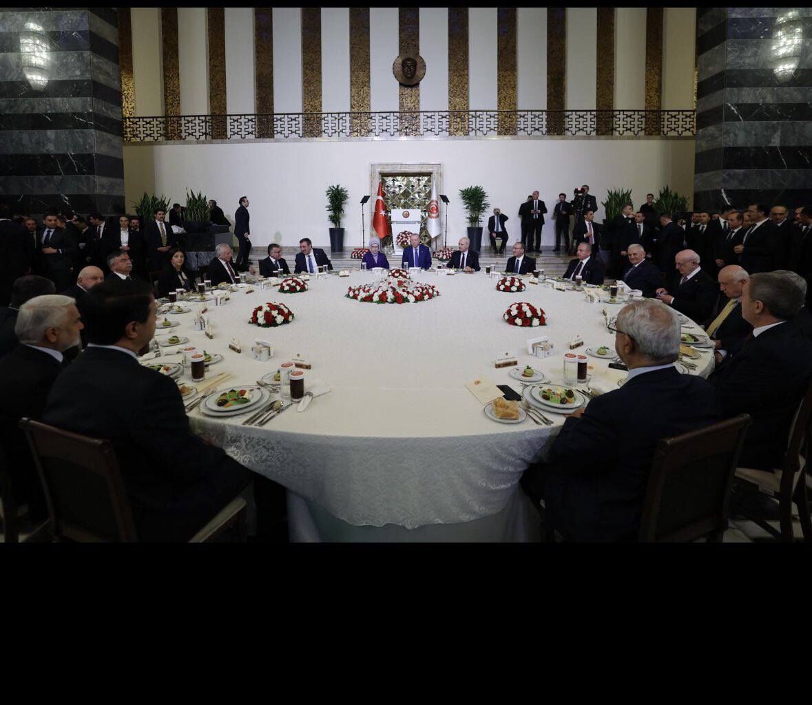 Savas Tbmmdeki Iftar Sofrasina Misafir Oldu 644082 186A145F3F1A2517A0F23C6Bb06E068D