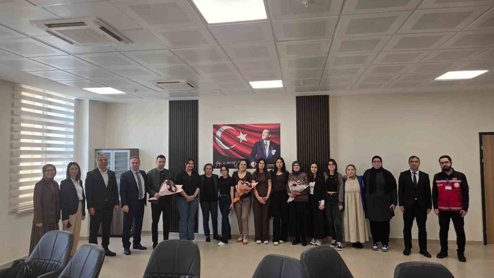 Sehit Anneleri Ana Ocagi Projesinde Genclerle Bulustu 506Bdeadbebd6356E640D93B3500783A