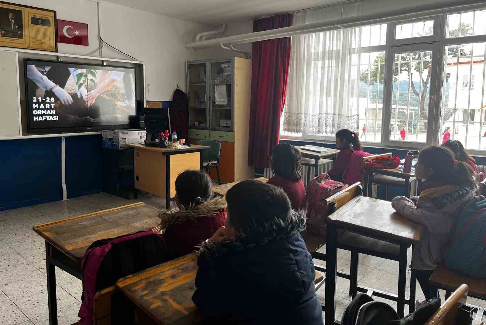 Sokede Miniklere Yesil Vatan Bilinci Asilaniyor Dd33Add132Cf6A5E51955B7A91Ee83A8