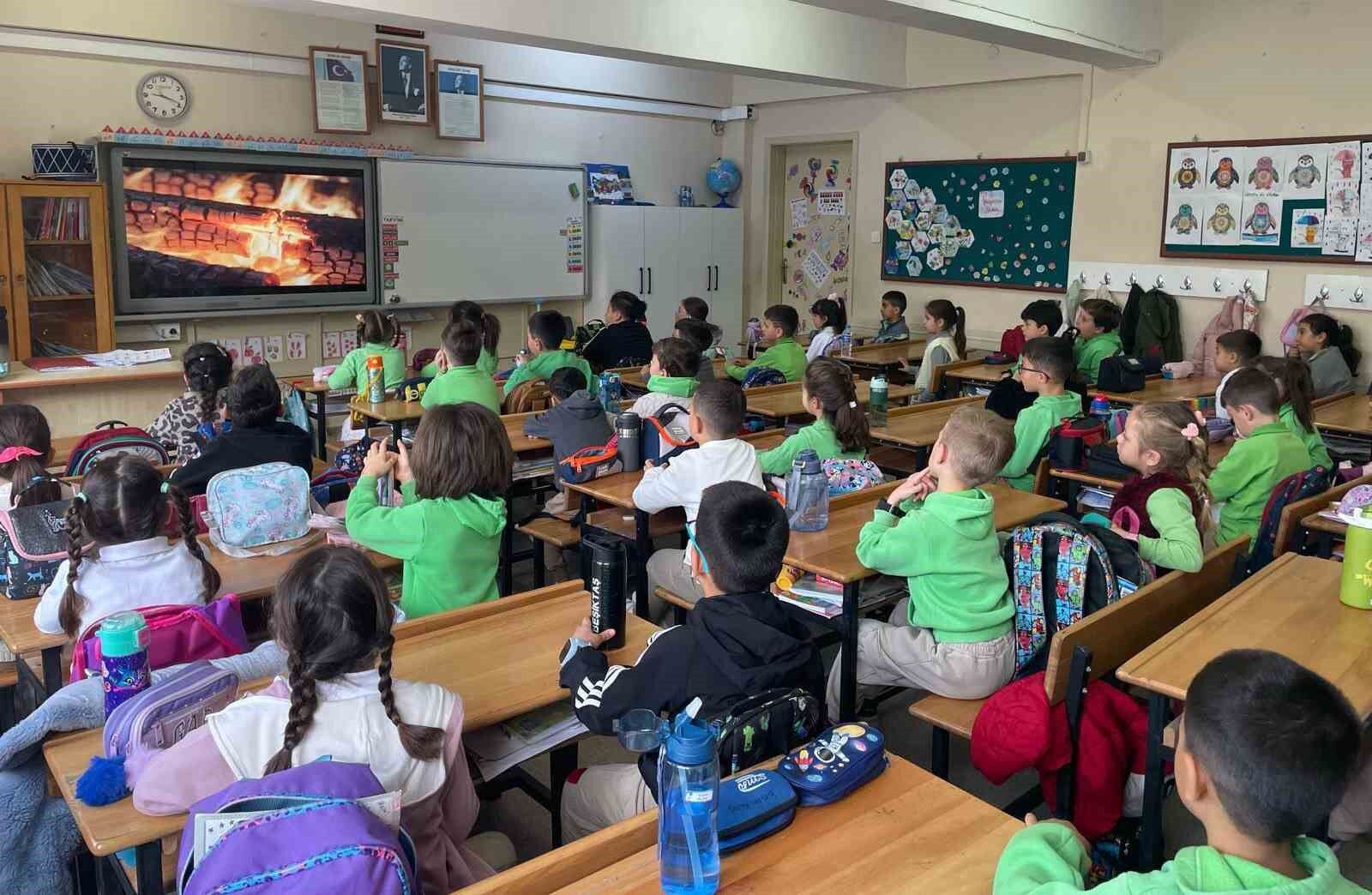 Sokede Miniklere Yesil Vatan Bilinci Asilaniyor F9E33B57E9Be61A516Abfbf8Be393342