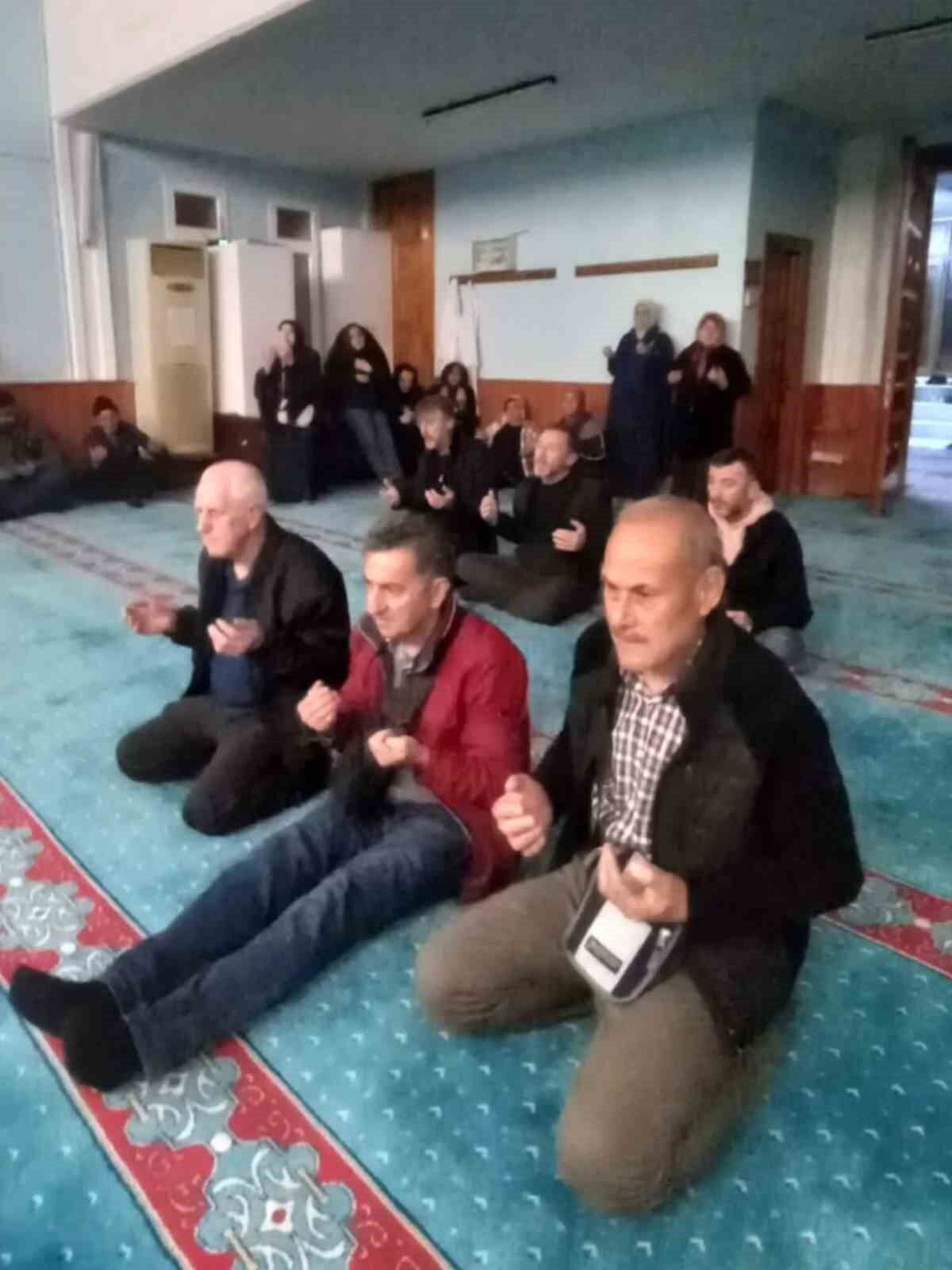 Sokede Umreciler Dualarla Ugurlandi 6Eaa9Eb805Bc0A244Ad5F6A5E59F0B4F