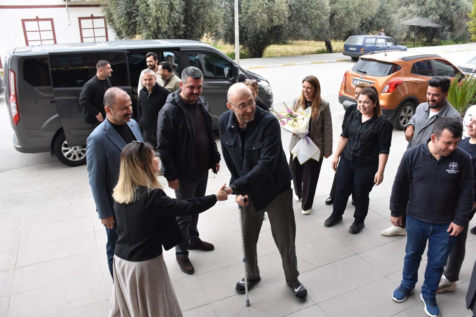 Taburcu Olur Olmaz Belediyeye Gitti 650461 3314Ad12F9D9Bf42A3F51A5Fb685B832