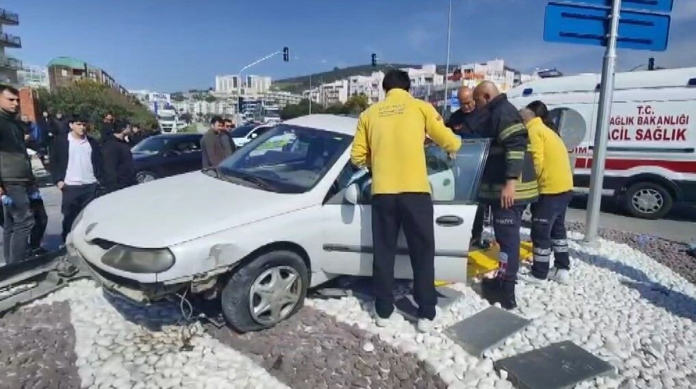 Ters Yonden Cikinca Kaza Kacinilmaz Oldu 2 Yarali 748Cdc8807843893Fdd2C7F208430560