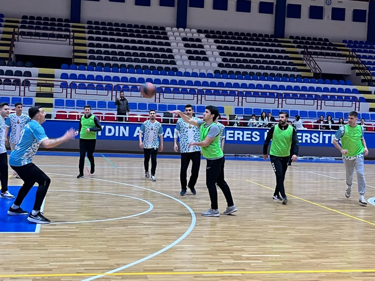 Ulku Ocaklari Genel Baskani Aydinda Basketbol Oynadi 647540 69Feaa201D66C89A274Cada68B399788