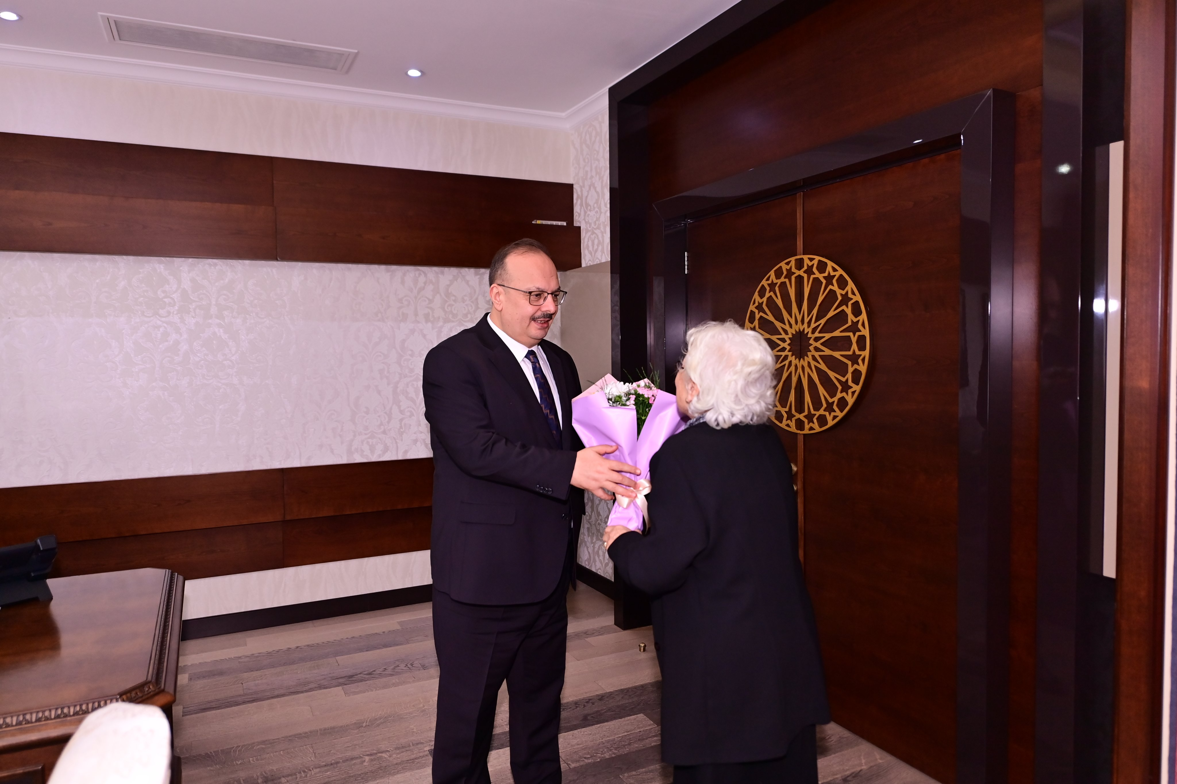 Vali Canbolat Buyuklerimiz Toplumumuzun Hafizasidir 649439 7Bd0B4C15E2Dc86Fafcb0D261Aa40C38