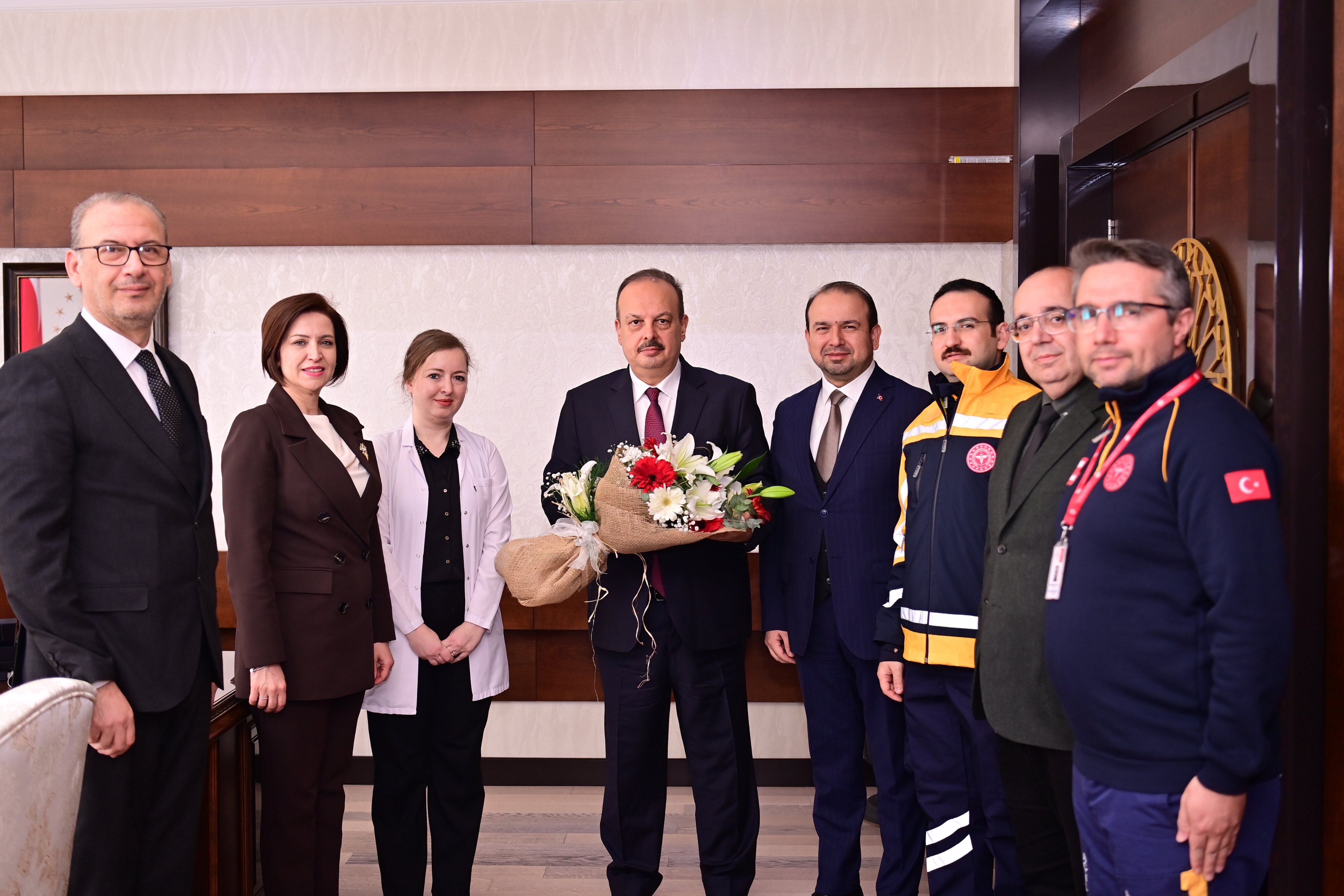 Vali Canbolattan Saglikcilarin Bayramini Kutladi 647108 3Eb9Bb56C876887Bf9772A125512D2Fa