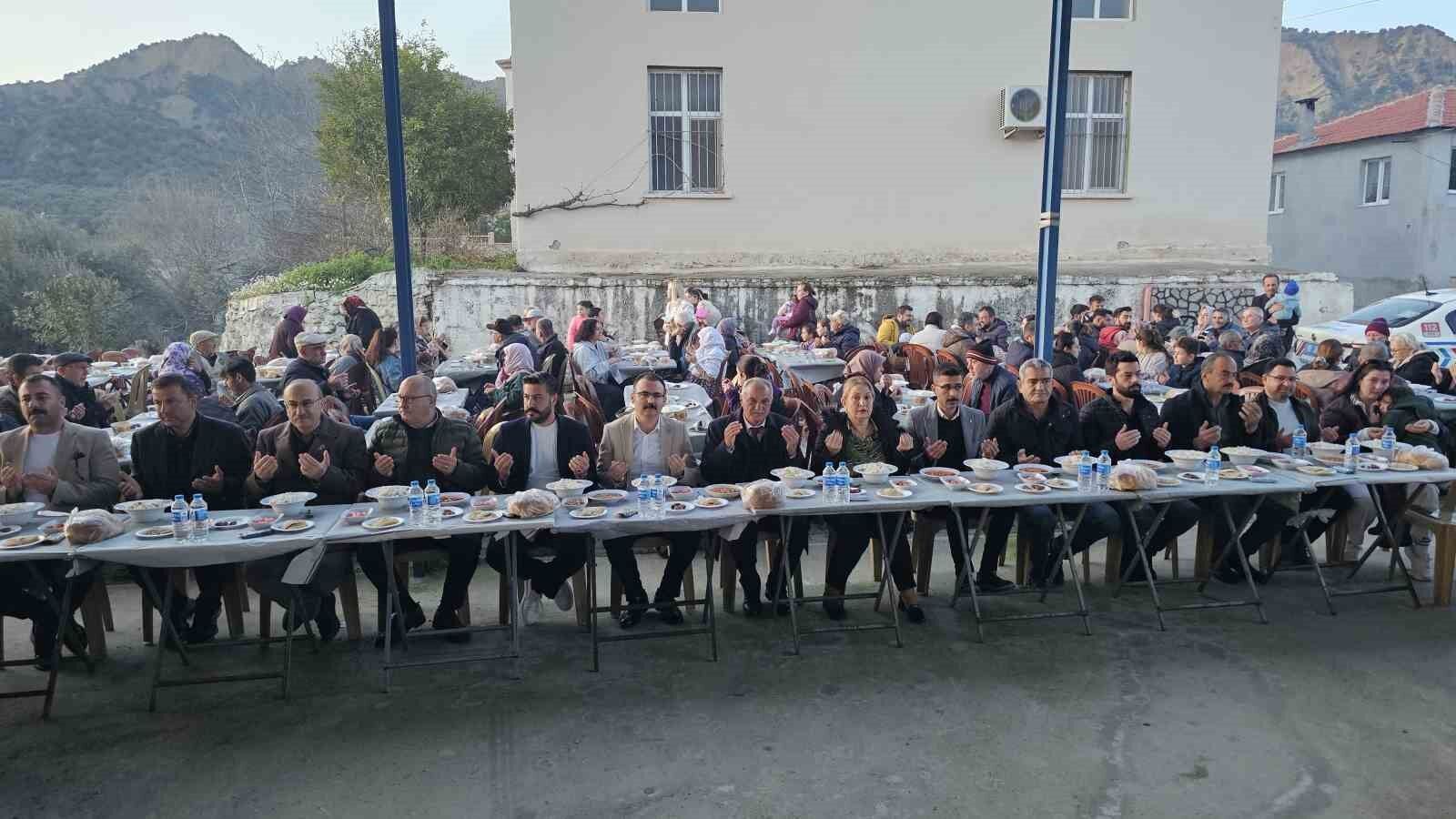 Yagdere Mahallesinde Geleneksel Iftar Bulusmasi B7Cca82D0657D4E038669E3Fc85940F8