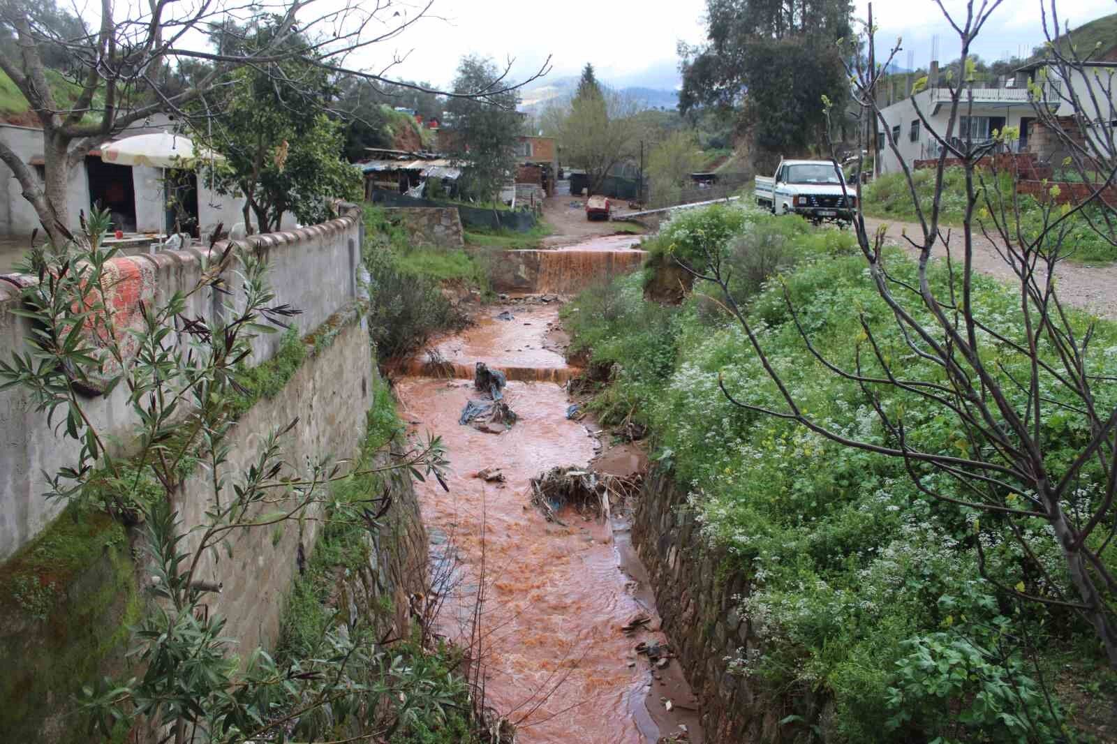 Yagmur Sulariyla Tasan Dere Toprak Kaymasina Sebep Oldu 47Ebdca430D6481B4424136E10Bc51F5