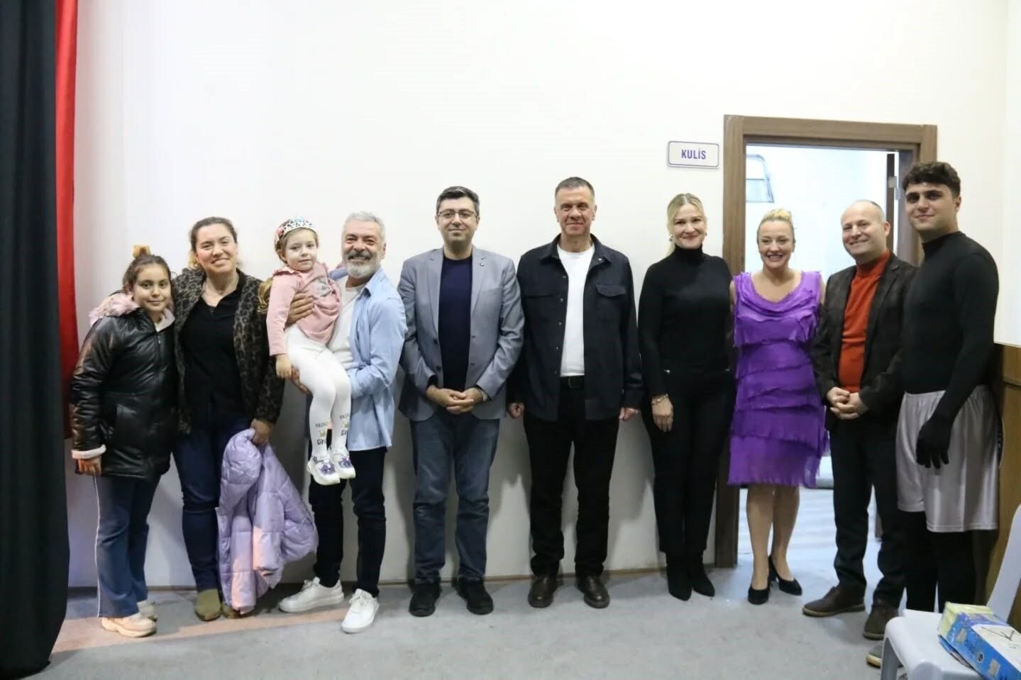 Yenipazarda Iyi Delirdik Tiyatro Oyunu Izleyiciyle Bulustu 4A1A1Edcdc59Bbea06F9E6F984D6Be81