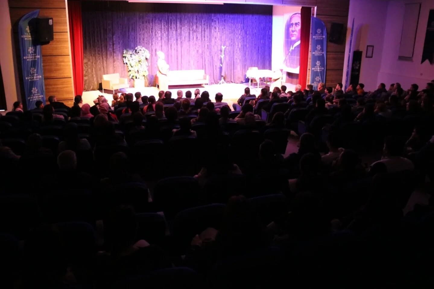 Yenipazarda Iyi Delirdik Tiyatro Oyunu Izleyiciyle Bulustu 6B8C5Ce5F692E9C051832271D9F2Ec85