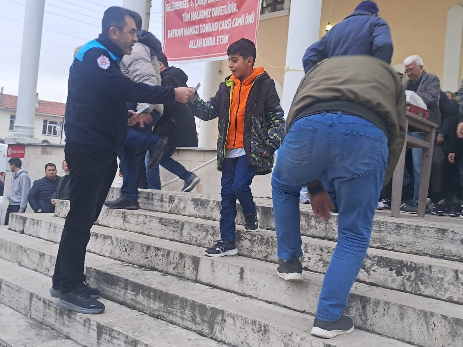 Yesevi Hareketi Dernegi Icleri Isitan Hareket Nazillide Cocuklari Sevindirdi 648859 F99A746949D2C898912Eb28Dcea62Cc0