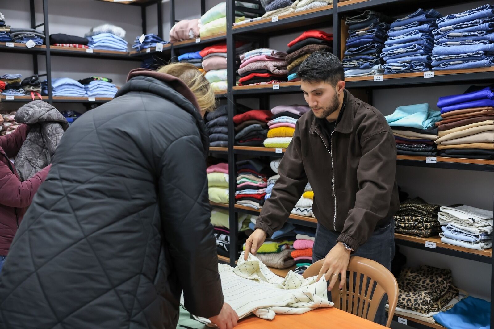 Yetiskin Efelere Altin Cagini Yasatti 651515 E442642D630C76432211Cb062C3339A3