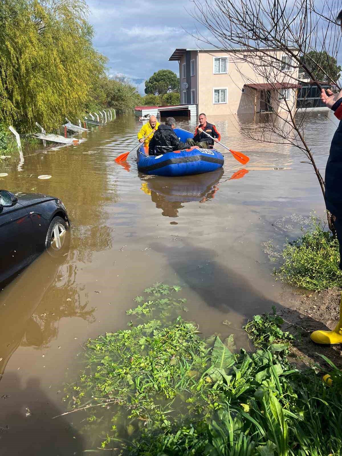 Yukselen Sular Evde Mahsur Birakti Afad Ekipleri Yetisti 22Dc8111956D4Dedc0617B87F8Be48C7