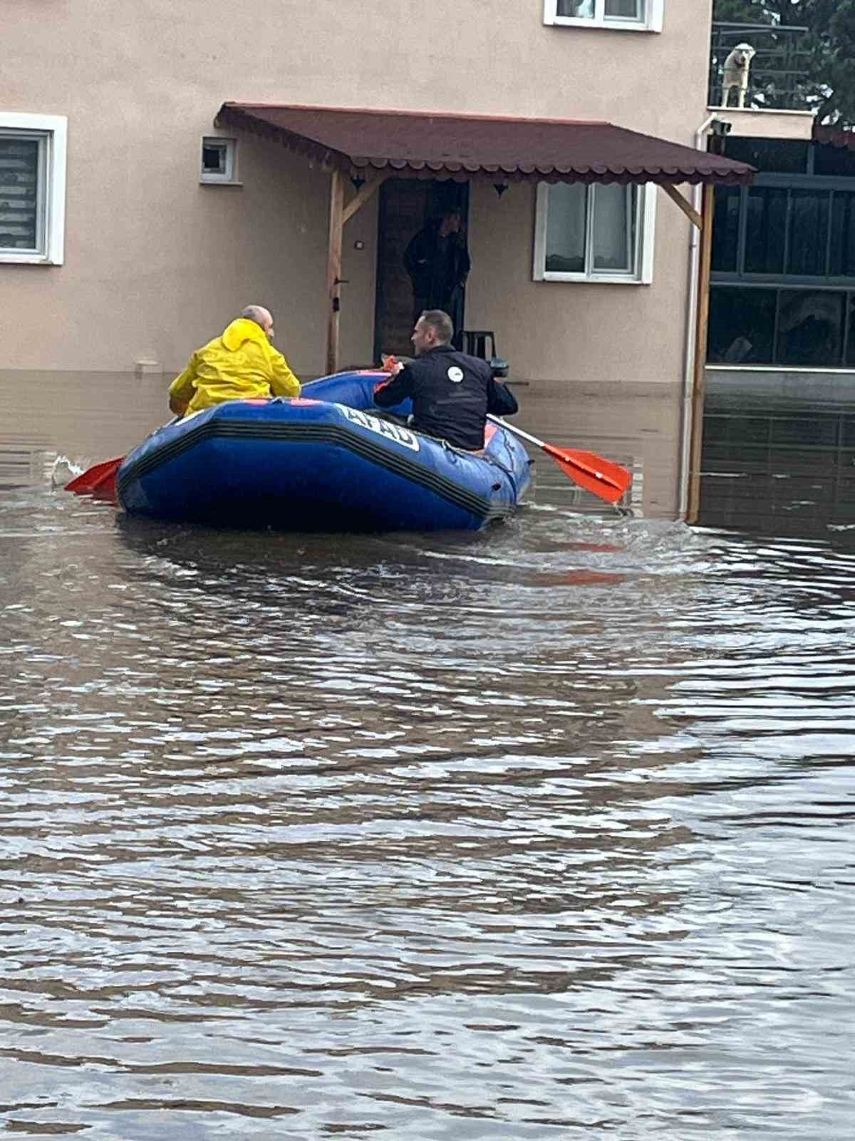 Yukselen Sular Evde Mahsur Birakti Afad Ekipleri Yetisti 6B2181Ac8Ac319Aba529B32De63Ecf0E