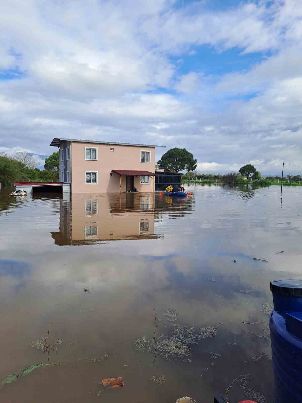 Yukselen Sular Evde Mahsur Birakti Afad Ekipleri Yetisti 8E8A22Dcc21Df331Ba3E52A5E19Fae65