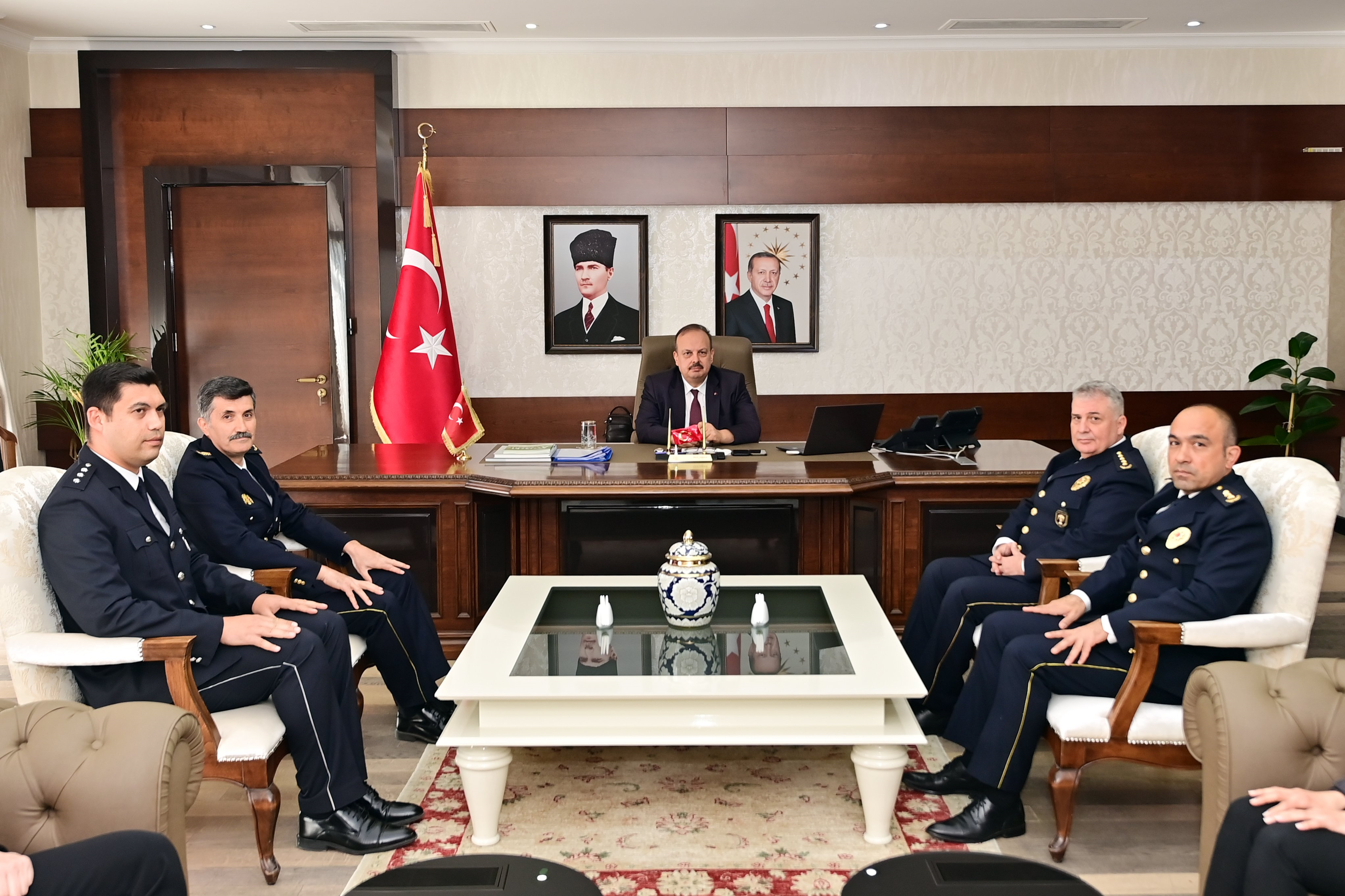 181 Yillik Gurur Aydin Polisinden Vali Canbolata Anlamli Ziyaret 652743 0Ca558Ddec4584A3282E505D4Fed340B-1