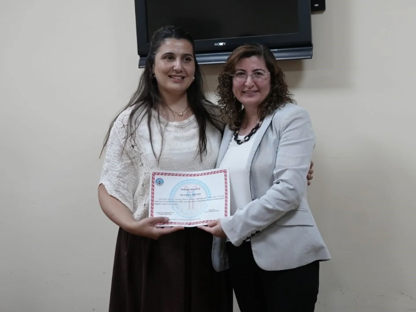 Adu Hastanesi Nde Ameliyathane Hemsirelerine Sertifikali Egitim 1777200305513 386325