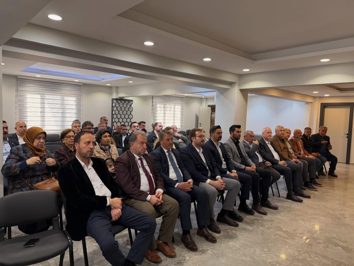 Ak Parti Aydinda Yol Haritasi Belirlendi 654793 517145