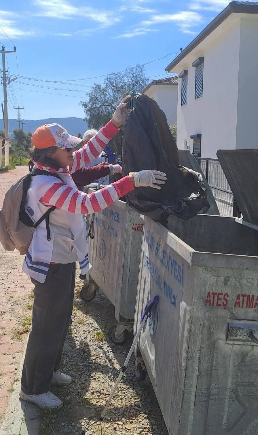 Akbuk Plogging Grubu Yilin Ilk Temizligini Yapti 654416 F057Ac