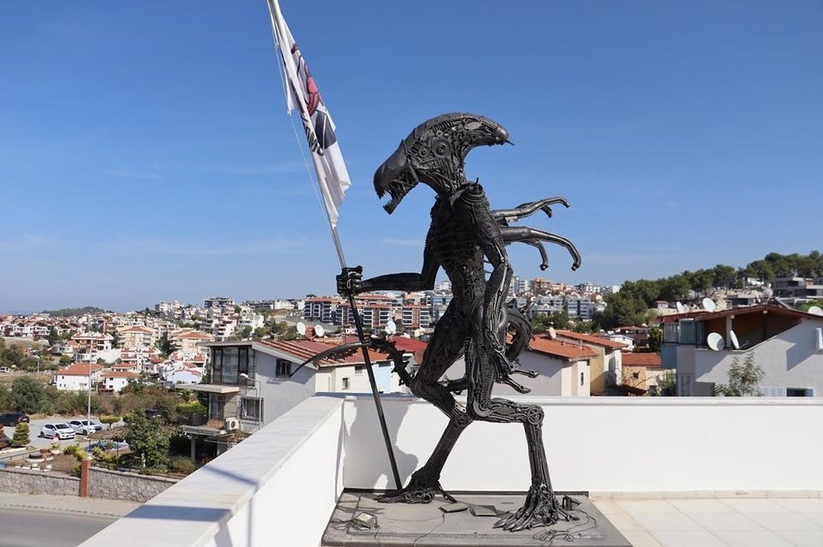 Amerikali Yayincinin Kusadasinda Uzayli Gordum Paylasimi Vir 655417 7Ac7Cc