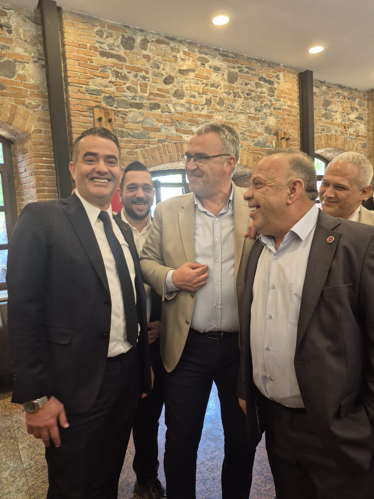 Arici Ak Partiye Gececegi Iddiasini Yalanladi Zaten Yuvamday 656339 4C75Bb