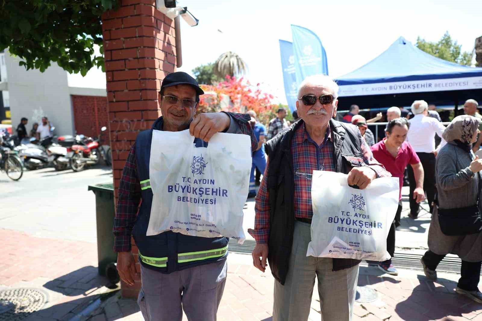 Aydin Buyuksehir Belediyesi Binlerce Fideyi Nazilli De Vatandaslara Dagitti 1777557307758 14559