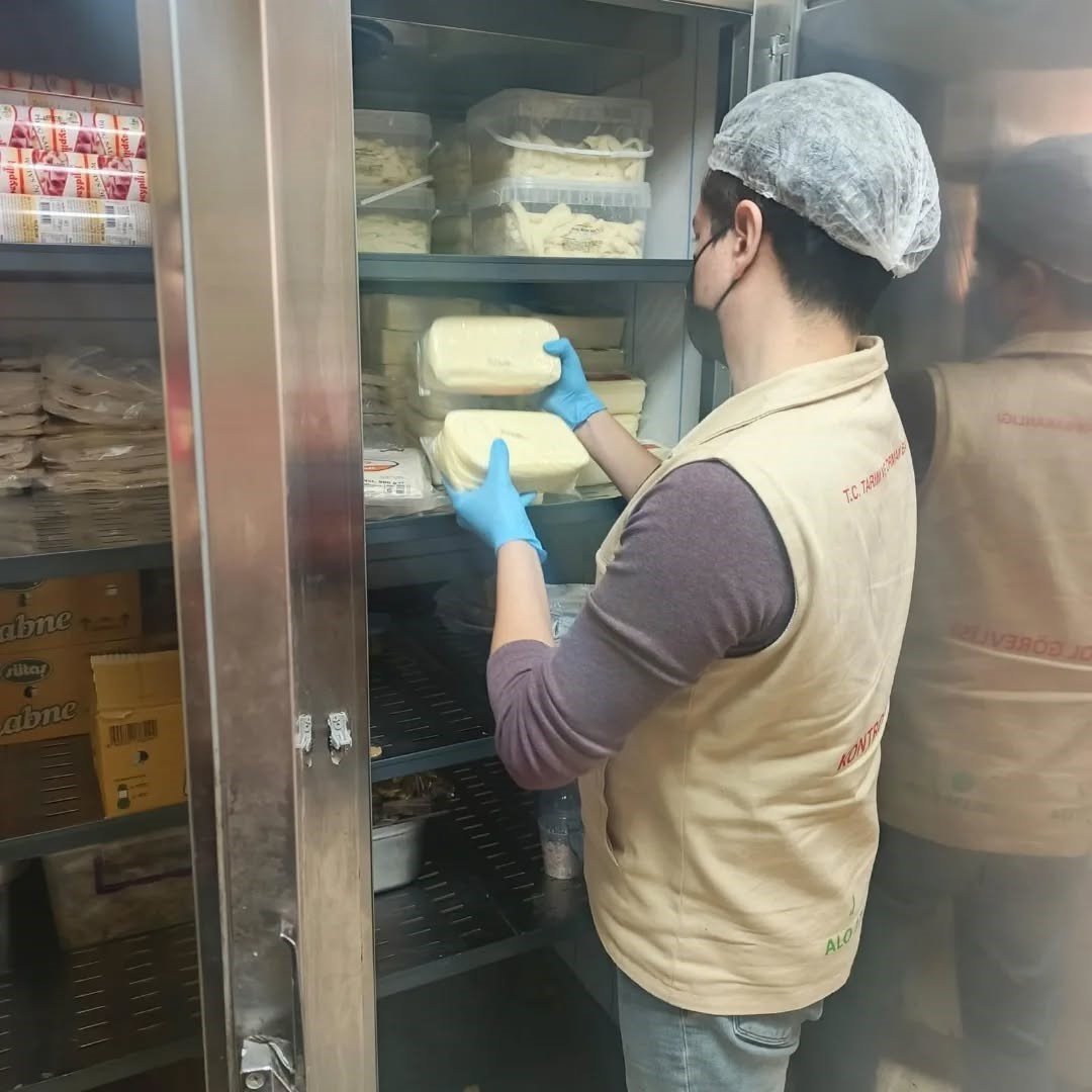 Aydin Da 11 Ton Sut Urunu Imha Edildi 1777559720883 649410