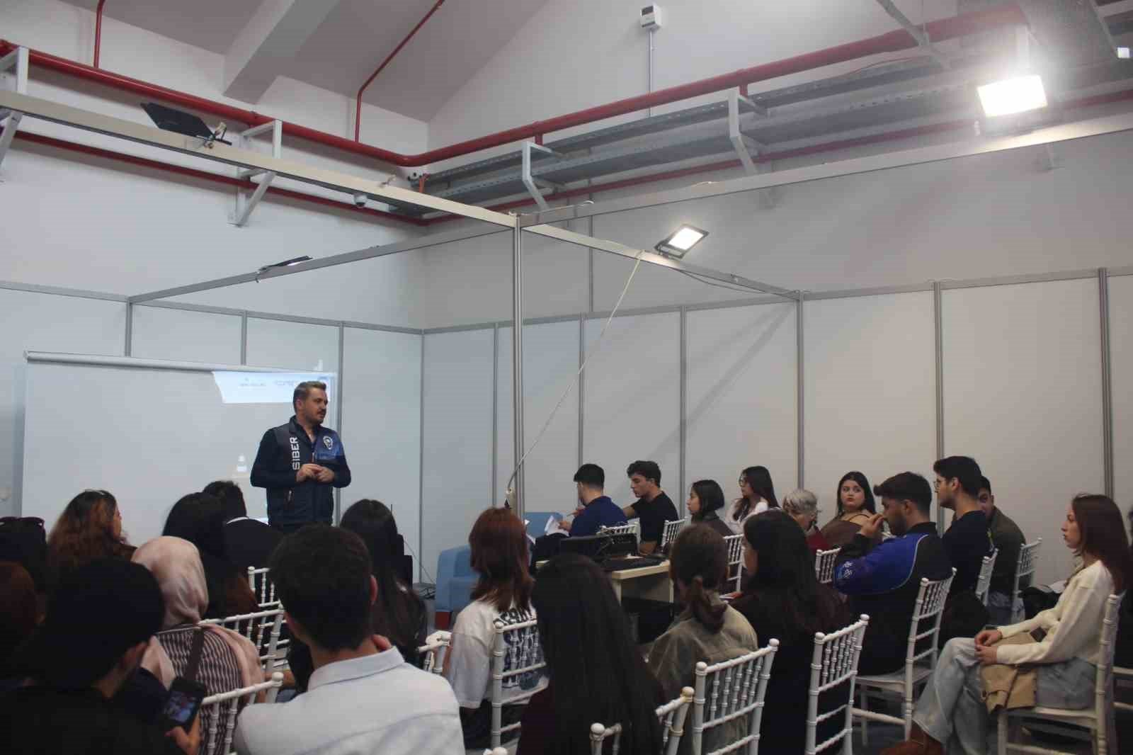 Aydin Da Ogrencilere Siber Guvenlik Egitimi 1776321905073 91823