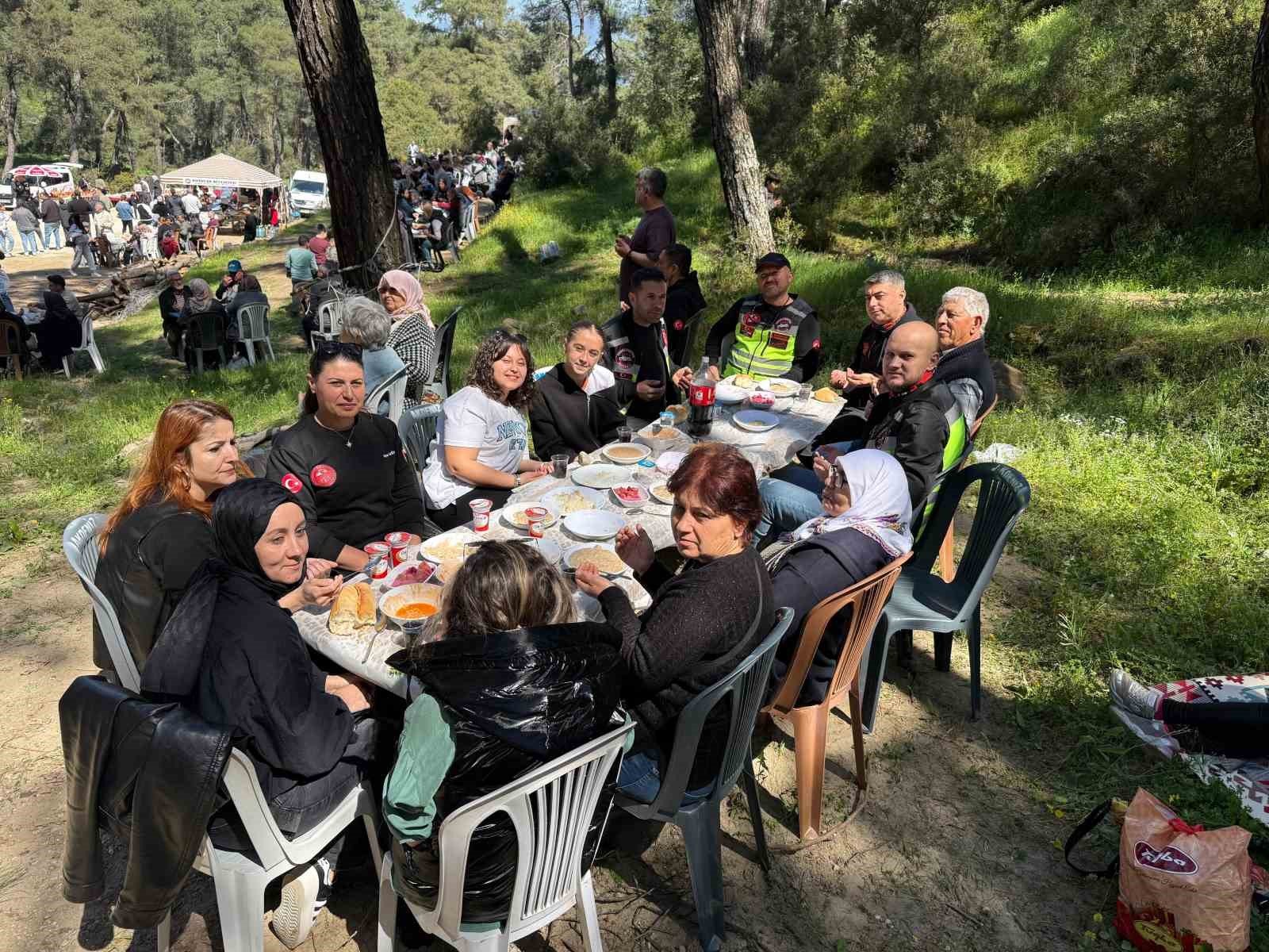 Aydin Daki 41 Yillik Gelenek Vatandaslari Ayni Sofrada Bulusturdu 1776751204671 559578