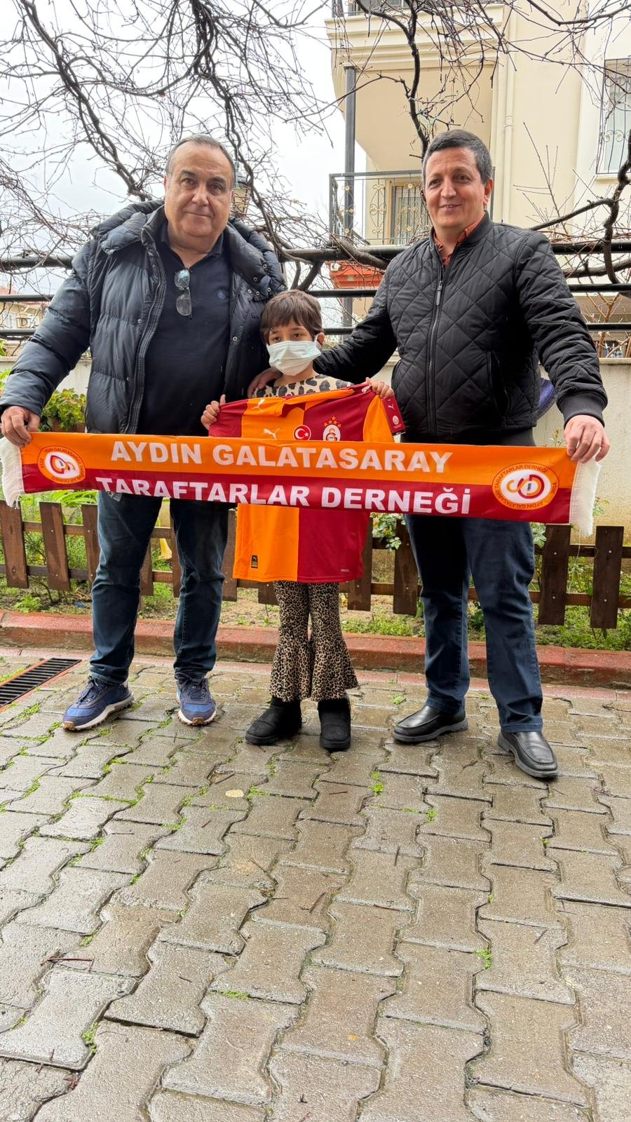 Aydin Galatasaray Taraftarlar Derneginden Ornek Davranis Minik Fatmanin Yuzunu Guldurduler 652604 Ab616A1B76D18970A269C53774Eb3028