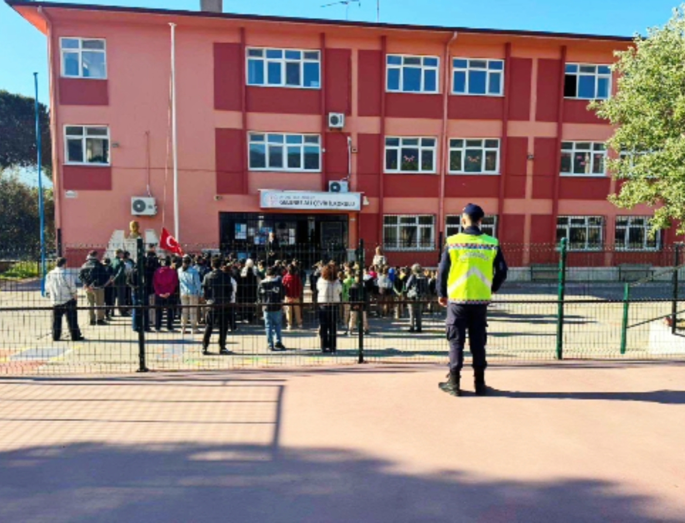 Aydin Jandarmasi Okullarda Teyakkuzda 655985 12C3A6