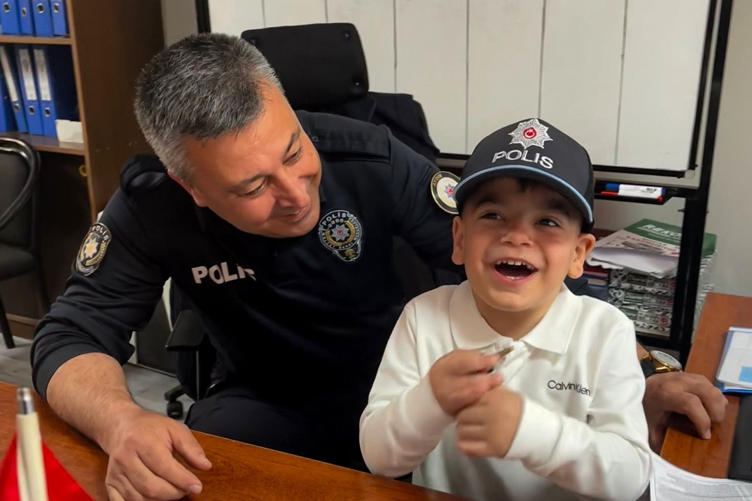 Aydin Polisi Otizmli Ogrencilerin Yuzunu Guldurdu 654642 02Ec5F