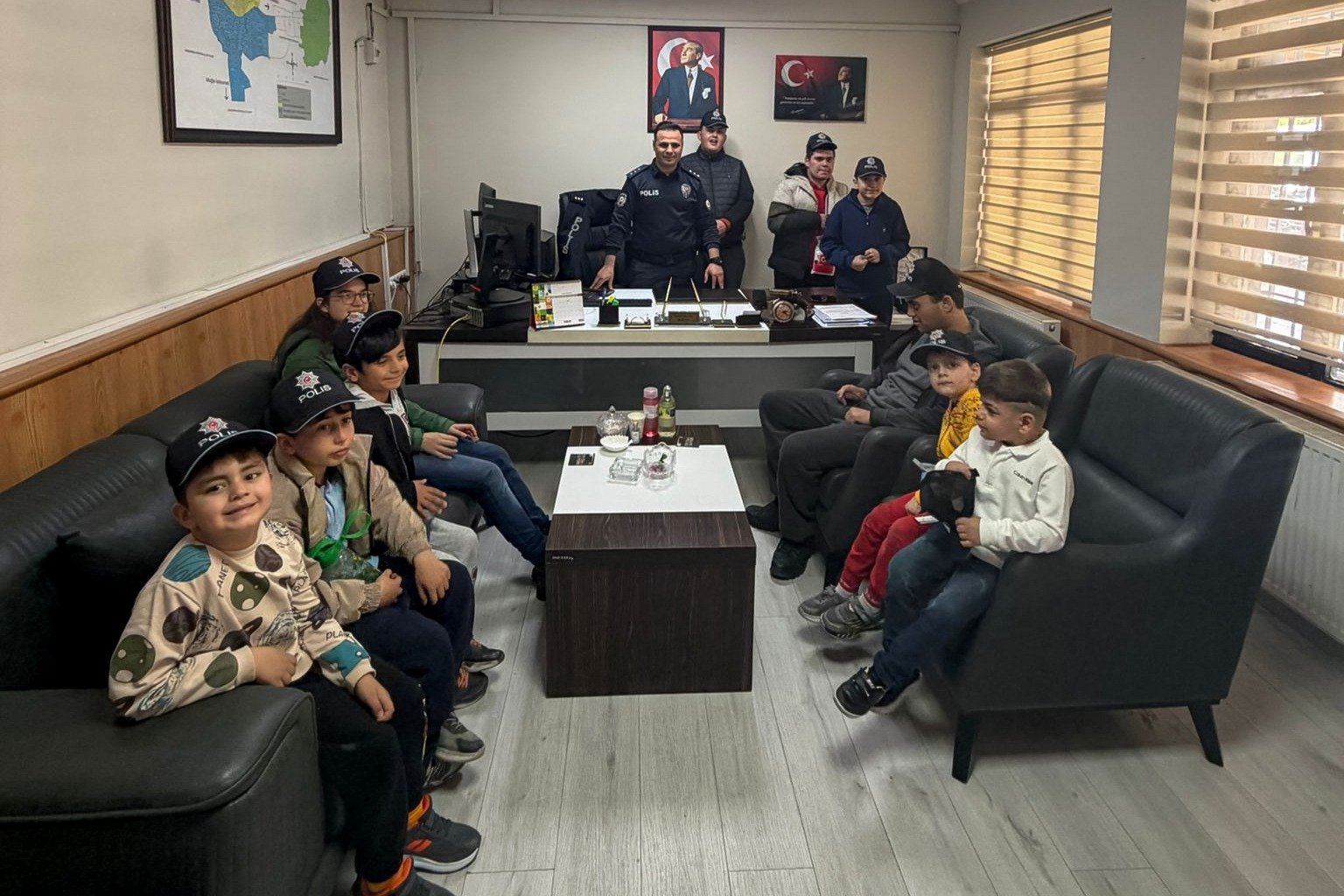 Aydin Polisi Otizmli Ogrencilerin Yuzunu Guldurdu 654642 406Ed3