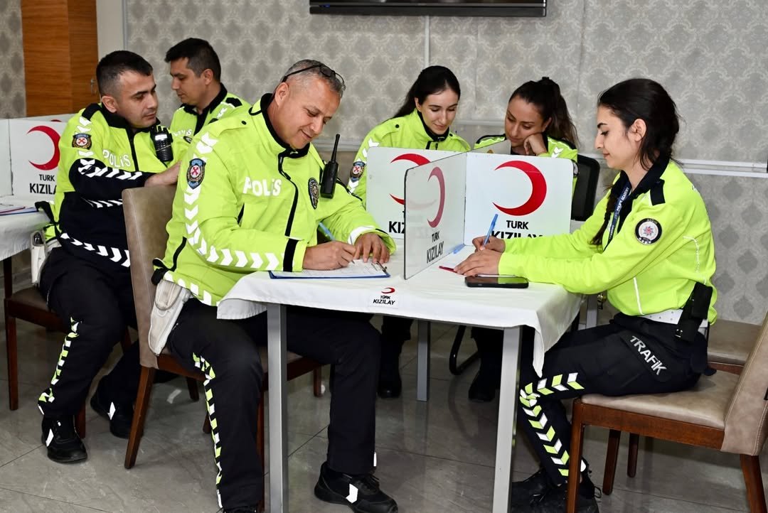 Aydin Polisinden Anlamli Bagis 653783 0578F709Ca0Fb39Ce592E5Be2Bb85C5E