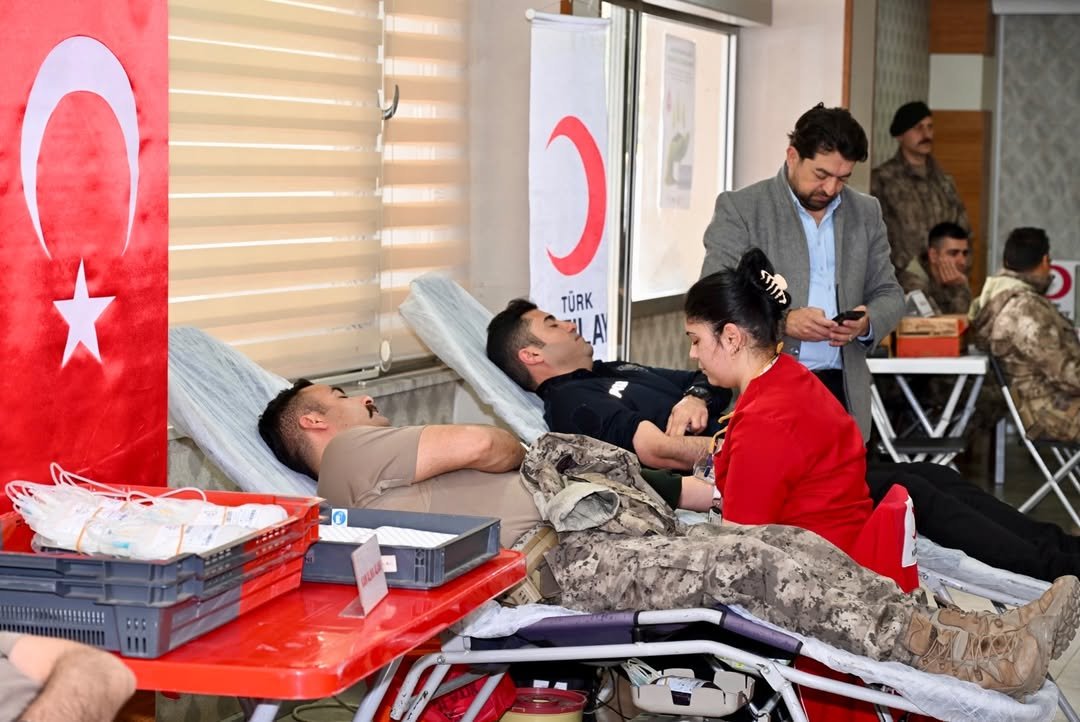 Aydin Polisinden Anlamli Bagis 653783 43C97A1664A860099Ee290F532Bffca5